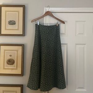Olive brand flower-pattern midi skirt.